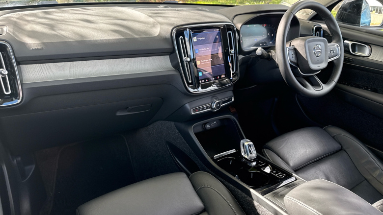 Volvo XC40 2.0 B4P Ultra Dark 5dr Auto Petrol Estate